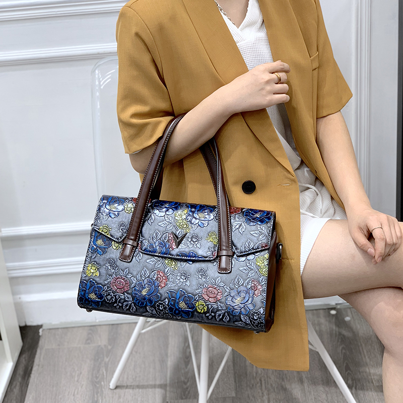 Luxury Bags That Are Vegan - ヴィンテージ 3D エンボス加工花柄ハンドバッグ女性のための高級ビーガンレザーショルダーバッグレトロフラワートートサッチェル女性のエレガントな財布