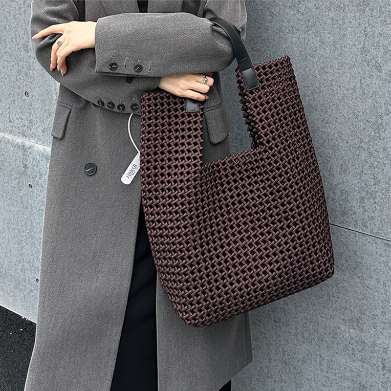 Luxury Bags Store - 2025年ラグジュアリー中空織り大容量トートバッグブランド女性ロープ織りファッションハンドバッグ原宿スタイルショルダーアンダーアームバッグ