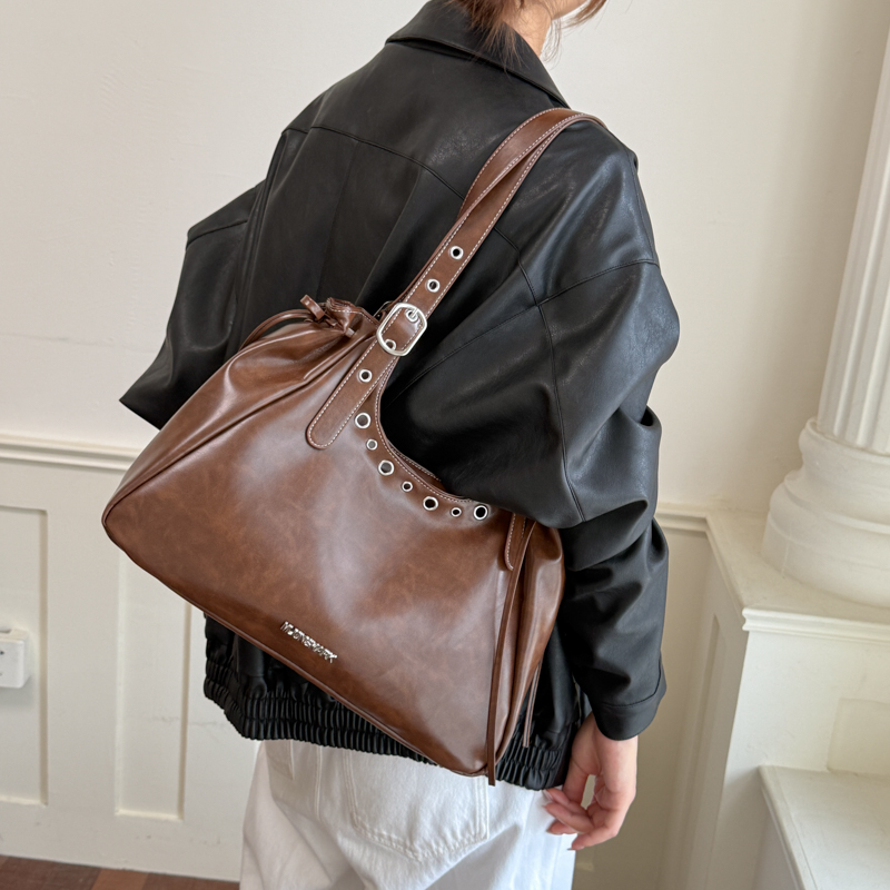 ヴィンテージスタイルの女性用アンダーアームショルダーバッグ  - Luxury Bags That Are Vegan のレビューと価格