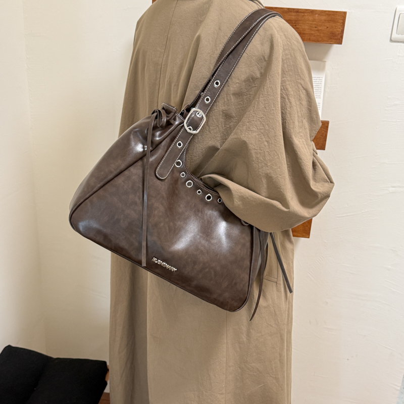 ヴィンテージスタイルの女性用アンダーアームショルダーバッグ  - Luxury Bags That Are Vegan のレビューと価格