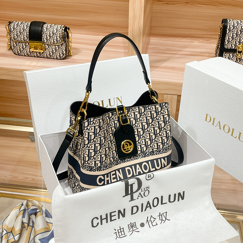人気の定番レディースハンドバッグ、トートバッグ、クロスボディ - Luxury Bags For Sale のレビューと価格
